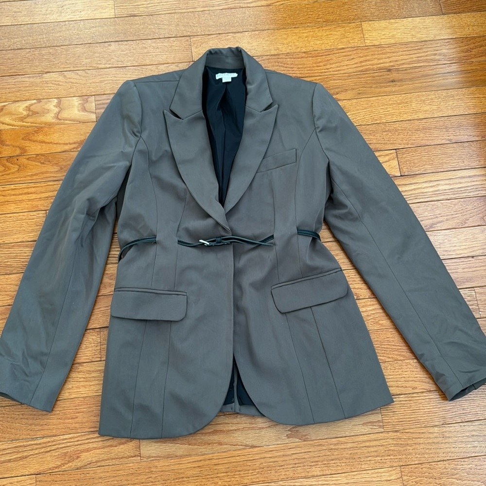 A Pea in the Pod Maternity suit jacket is a small and pants xs